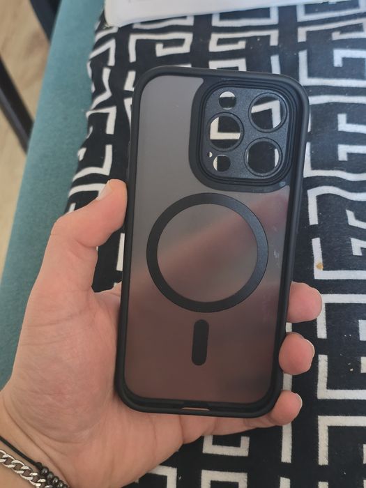 Vand husa iphone 16 pro aproape noua