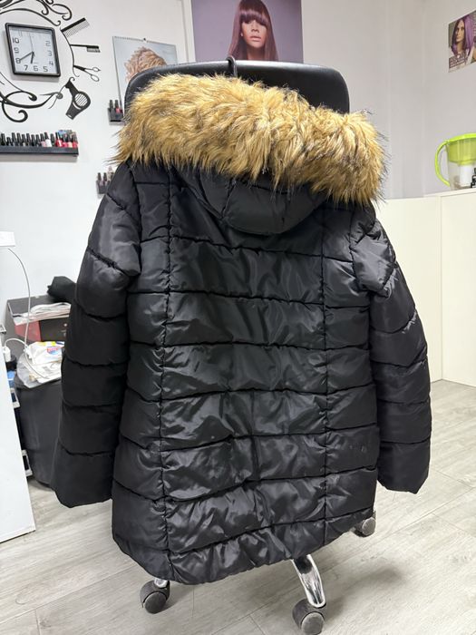 Дамско зимно яке с качулка и пух в черен цвят