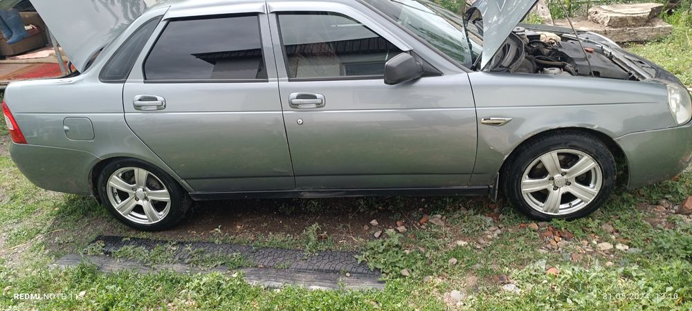 Продам приору седан