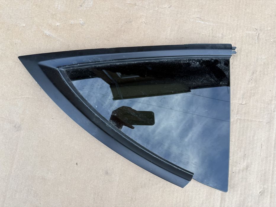 Стъкло странично Tesla Model Y | 2020-