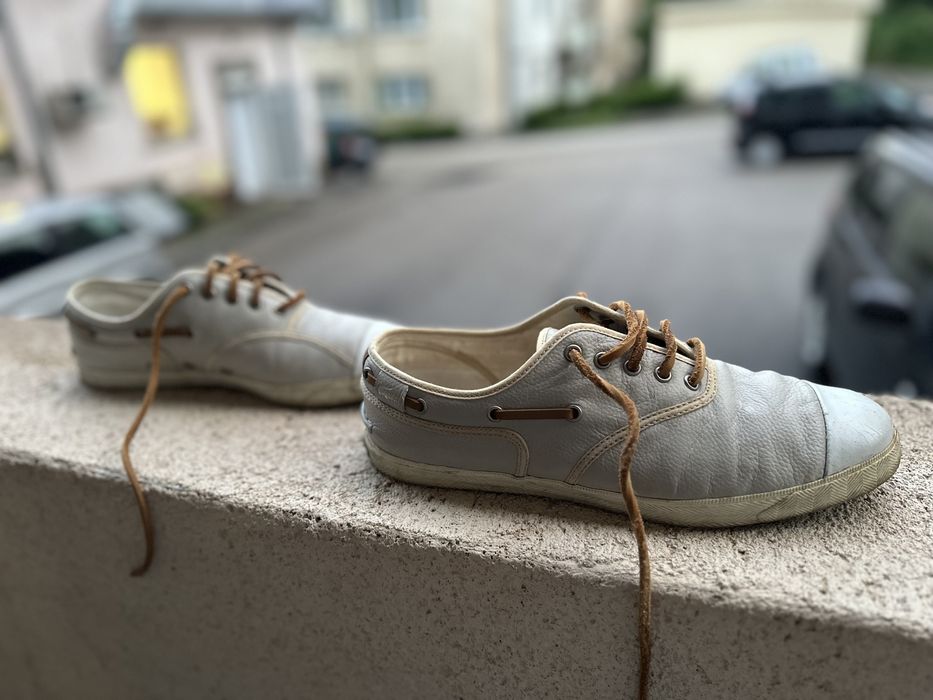 Спортно-елегантни обувки Лакосте за 35 лева