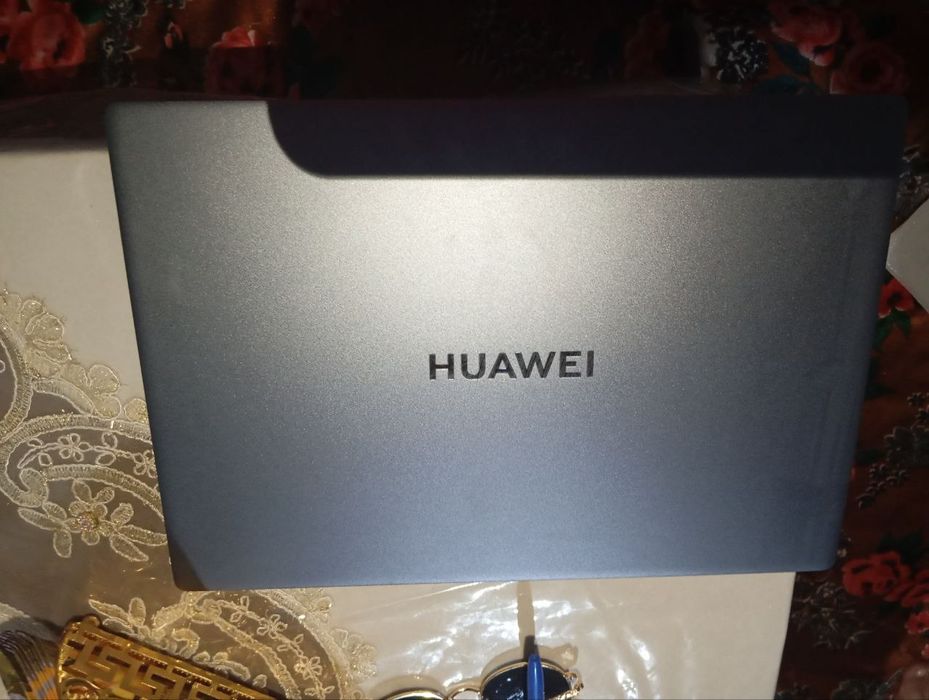 Huawei matebook D16 yangi