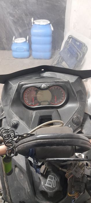 Продам снегоход commander 800