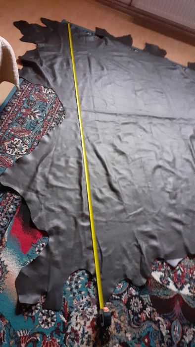 Piele vițel dintr-o o bucată de culoare maro inchis