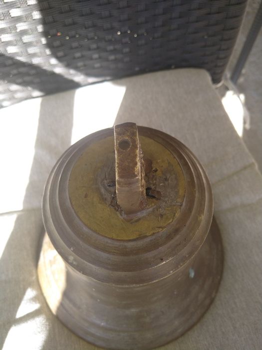 Продавам огромна масивна корабна камбана 1927 година Англия