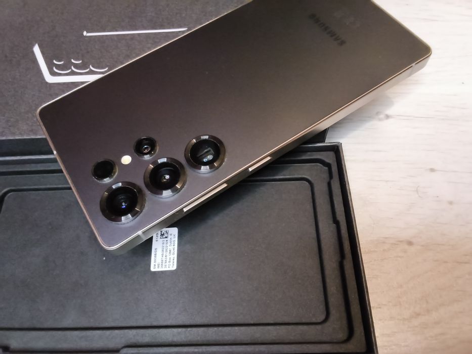 Samsung S25 Ultra negru, impecabil