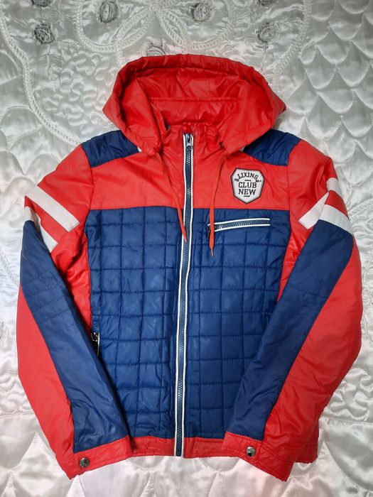 Продам куртки на мальчика.