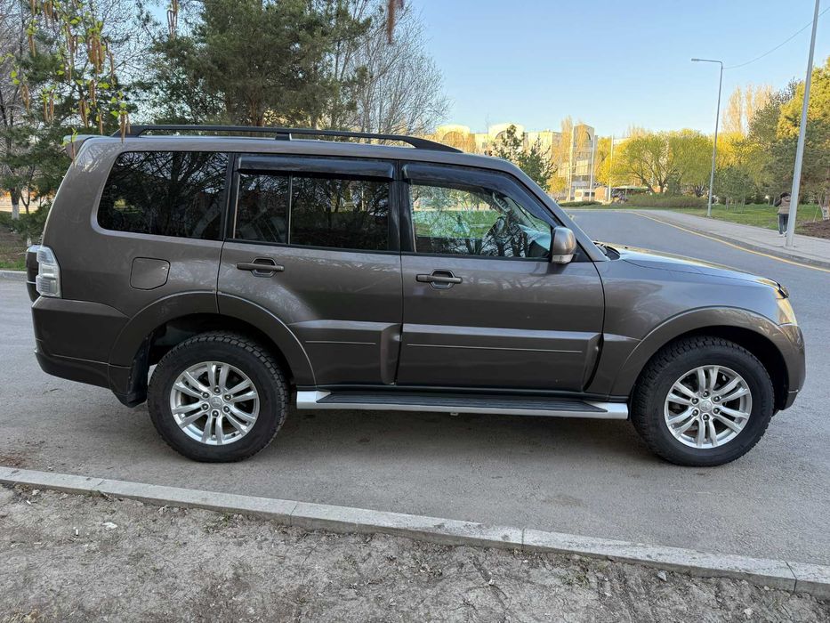 Mitsubishi Pajero 2011 г.