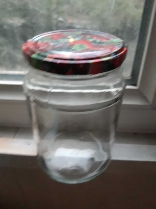 Стеклотару (банки, бутылки Амиран и другие) продам