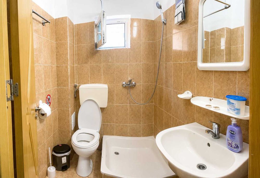 Cazare Costinești – 3 Minute de Beach, Please! Camere cu baie proprie, Bucătărie, Curte & Parcare privată