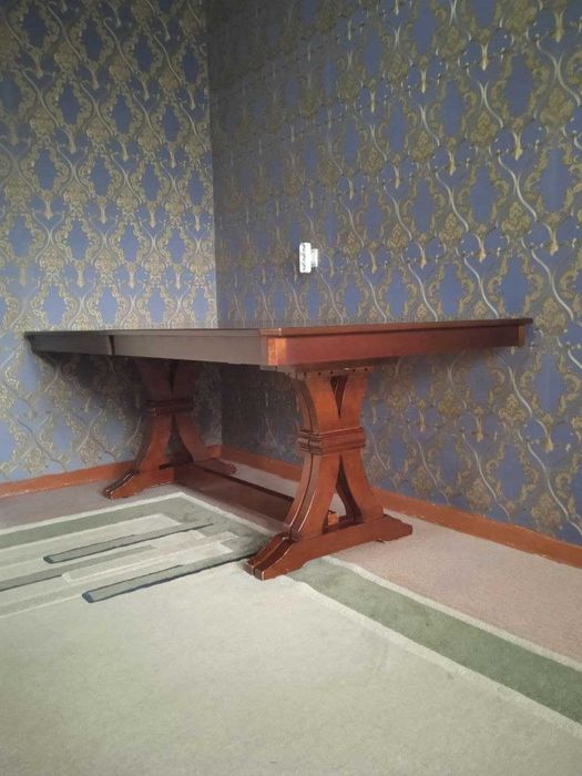 Гостиный стол малайзийского производства