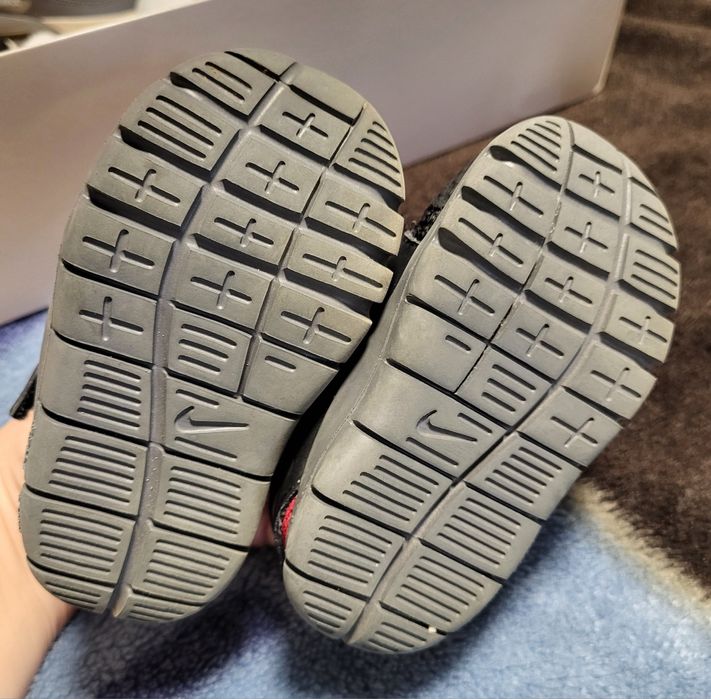 Adidasi Nike nr. 19,5