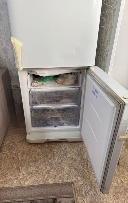 Холодильник Бирюса