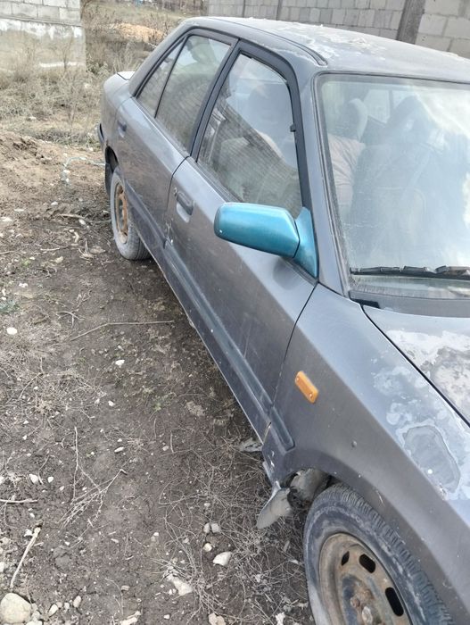 Машина Мазда 323