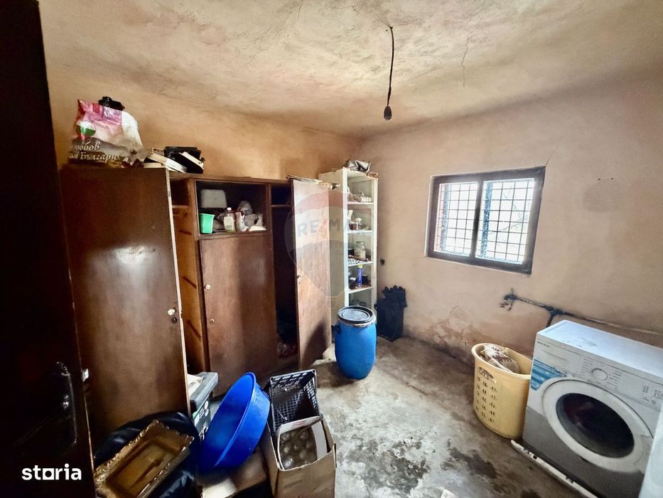 Casă cu 4 camere si teren 7727 mp Blidari