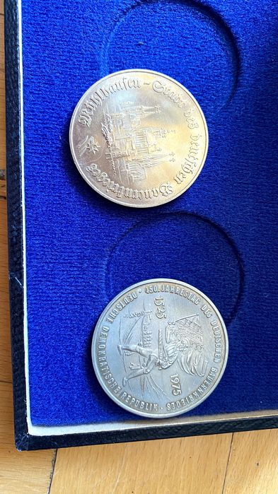 Лот различни монети и плакети