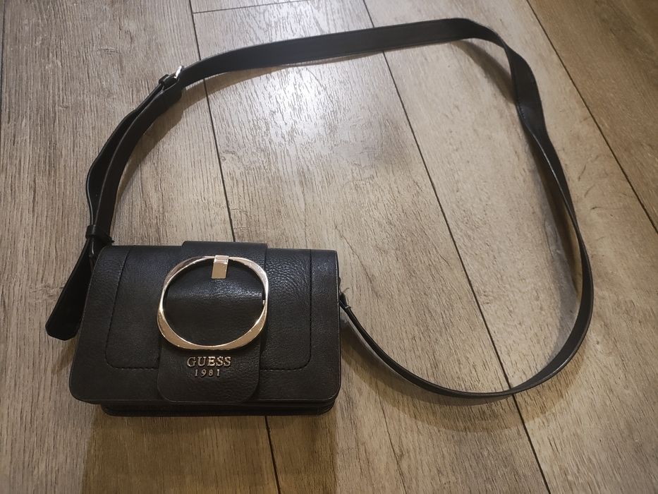 Crossbody bag Guess чанта от еко кожа