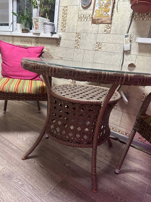 Продается плетеный комплект стол + 4 стула CHINAR