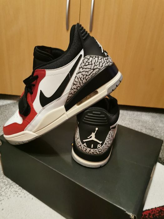 Vând Nike Jordan