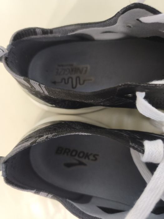 Adidas Nr 47 ½ Brooks Levitate 4 Asics Nike