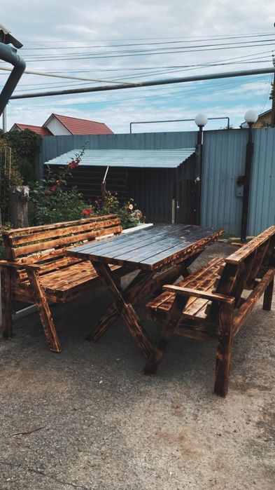 Стол две скамейки