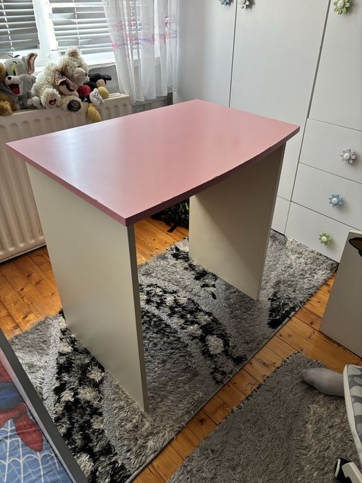 Детско бюро за момиче