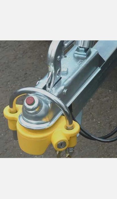 Заключващ механизъм за каравани ремаркета платформи и колесари