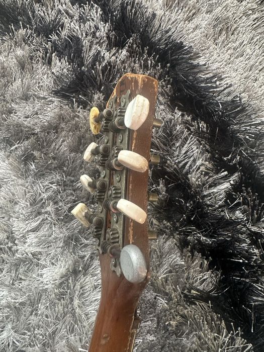 Mandolina veche romaneasca