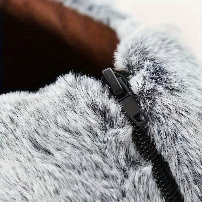 Винтидж чантичка за домашни любимци с дишащ дизайн и ретро излъчване!