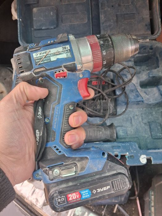 Шуруповерт зубр профессиональный