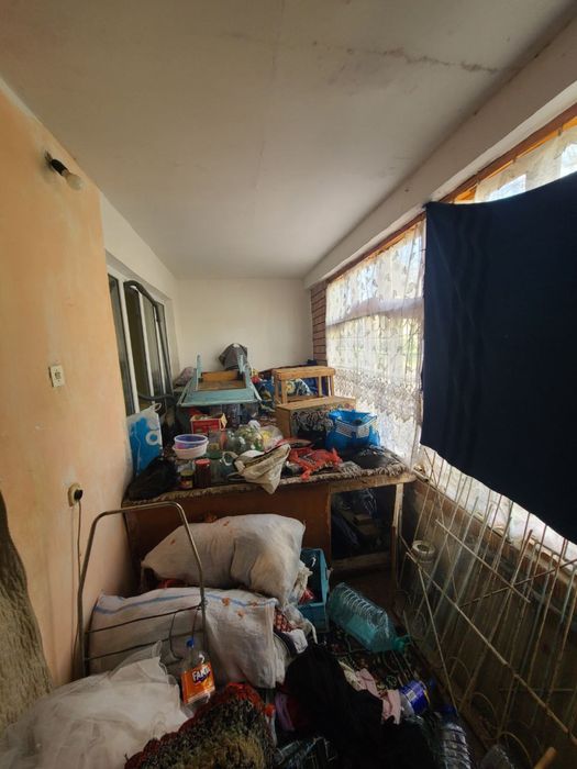 Продаётся квартира чирчик 8 микрорайон 3/1/4/ квартира без ремонта