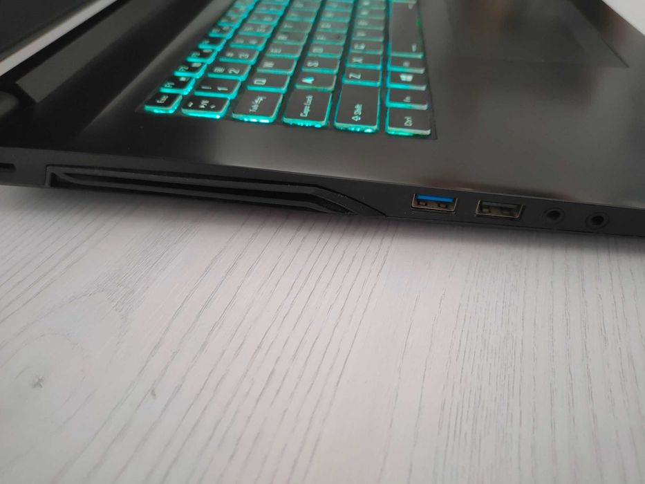 Laptop Clevo Dream Machines 17.3" i7-9750H, GTX 1050 3GB, SSD 1TB