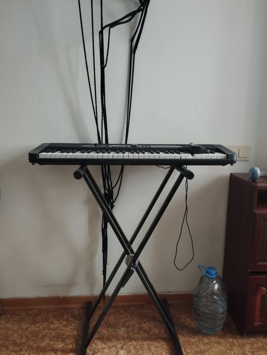 Продам Casio LK-S450 синтезатор