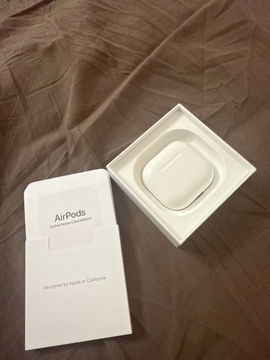 Airpods 4  with Active Noise Cancellation