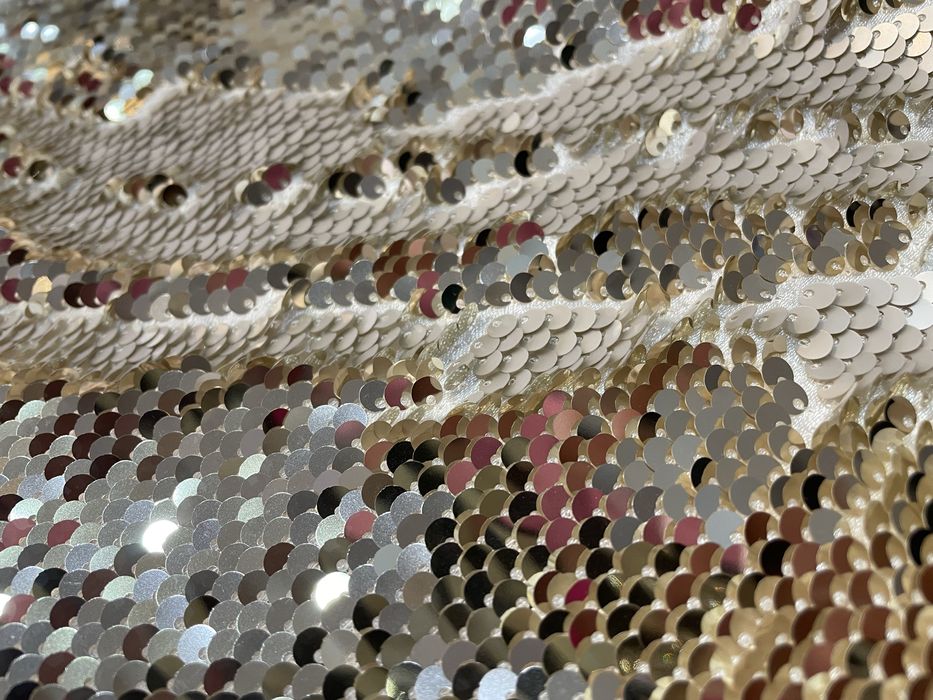 Юбка в пайетках новая