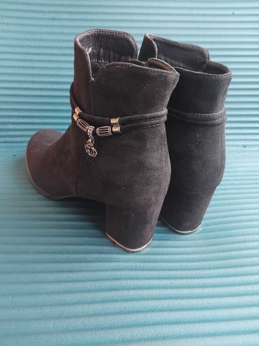 Дамски черни боти