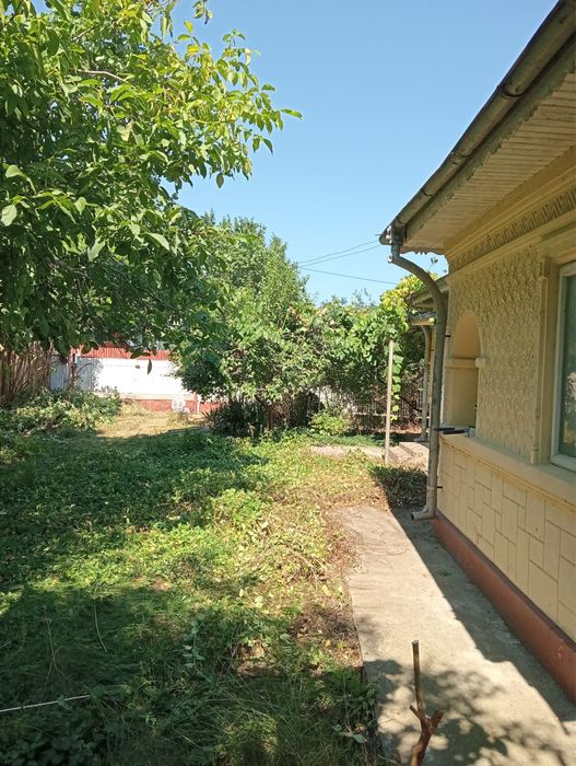 Casă de vânzare în centrul localității Valea Râmnicului – teren 1.300 mp