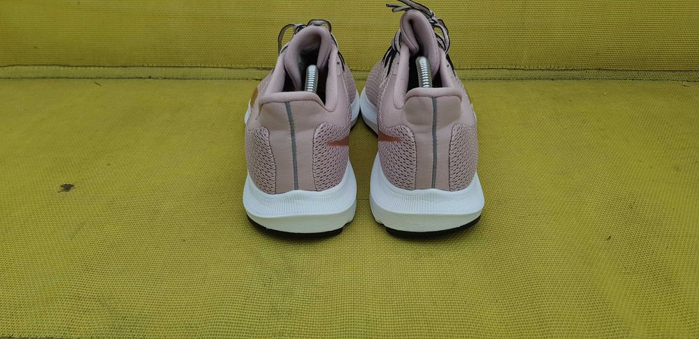 Оригинални маратонки Nike Quest