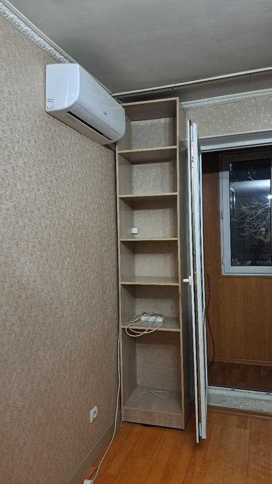 Продаются два шкафчика до потолка