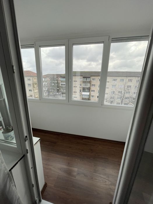 Inchiriez apartament 3 camere Lipovei
