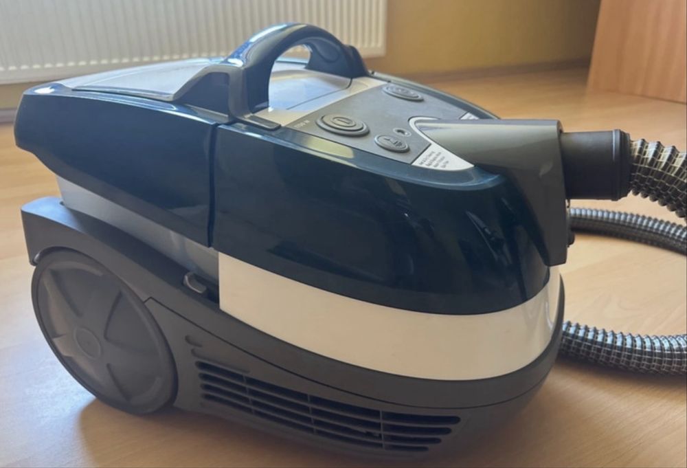Aspirator cu spalare BOSCH AquaWash&Clean
