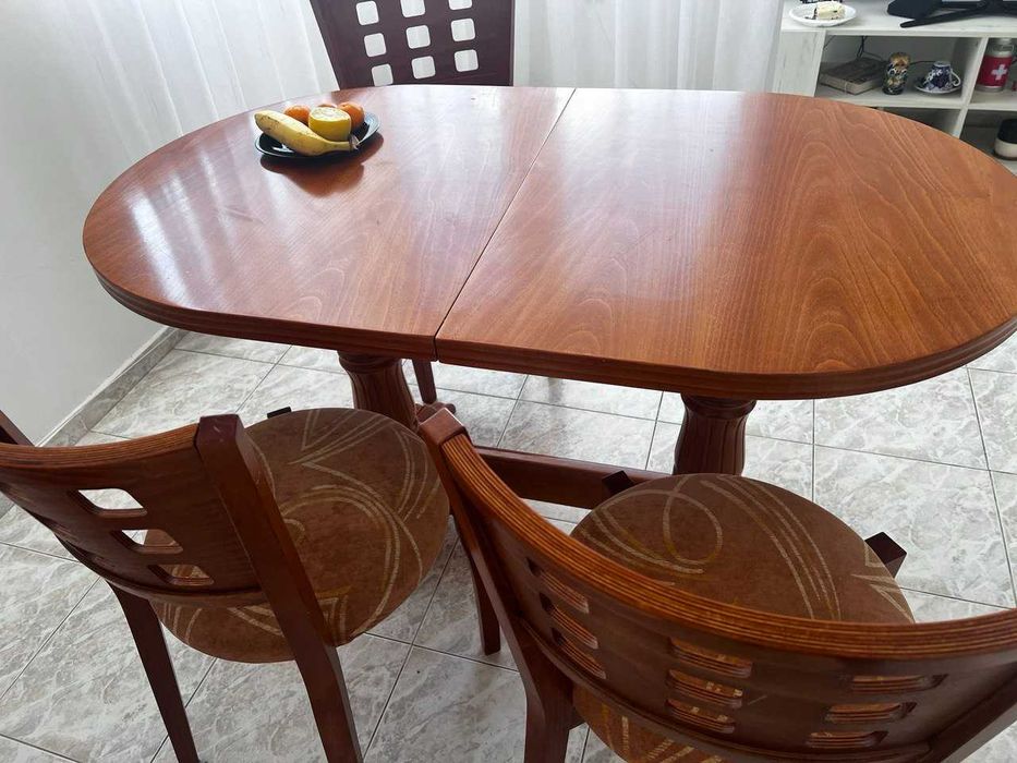 Масивна трапезна маса