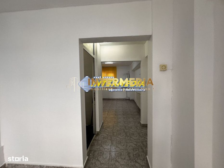 INCHIRIERE Spatiu Comercial CETATE Bulevard 34 mp. Centrala Termopane