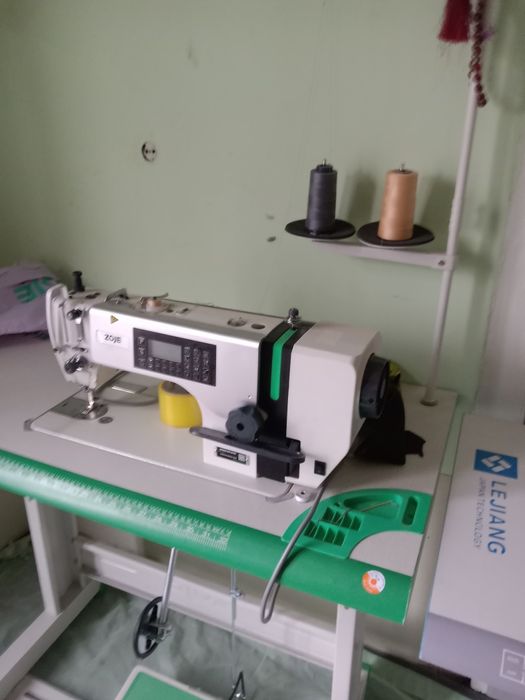 Zoje rusumli avtomat tikuv mashinasi sotiladi