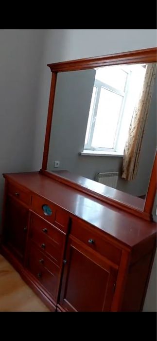 Комод с зеркалом