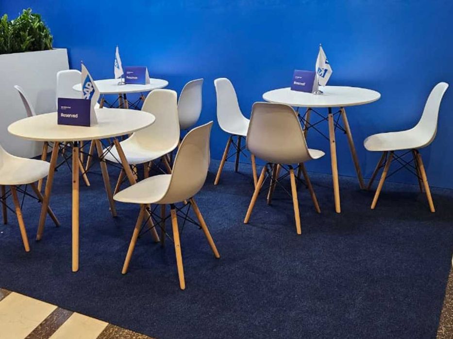 прокат столов и стульев Eames