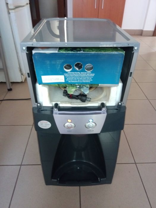 Dozator apă rece caldă La Fântână