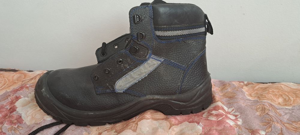 Срочно спец.батинка новый размер44