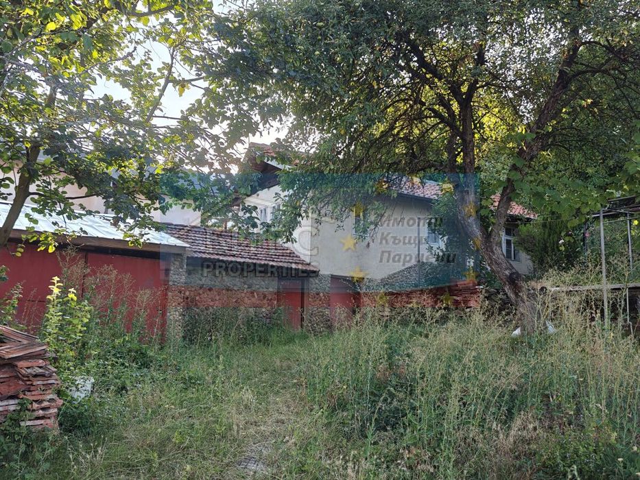 Къща и лятна кухня в с. Борнарево