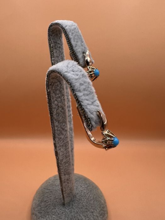 Продам золотые серьги.